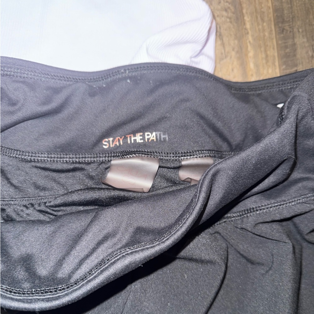 Aerie top XL and Callie Shorts XS Pre-owned - Picture 2 of 4